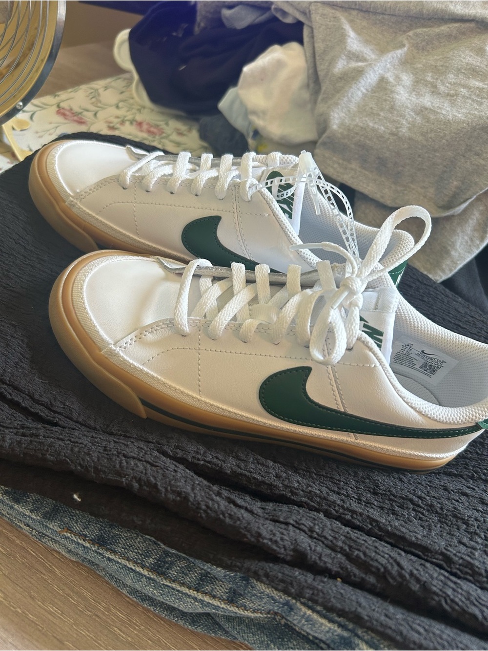 Nike Low-Profile White Leather Sneakers with Green Swoosh and Gum Outsole